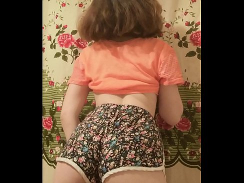 ❤️ Vogëlushja e re seksi duke zhveshur pantallonat e shkurtra në kamera Porno në sq.amourpassionfever.ru ️❤