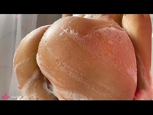 ❤️ Zeshkania masturbon pidhin me vibrator deri në orgazmë intensive në dush Porno në sq.amourpassionfever.ru ️❤